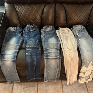 Size 10, 12, 14 in boys. We bought them from Buckle